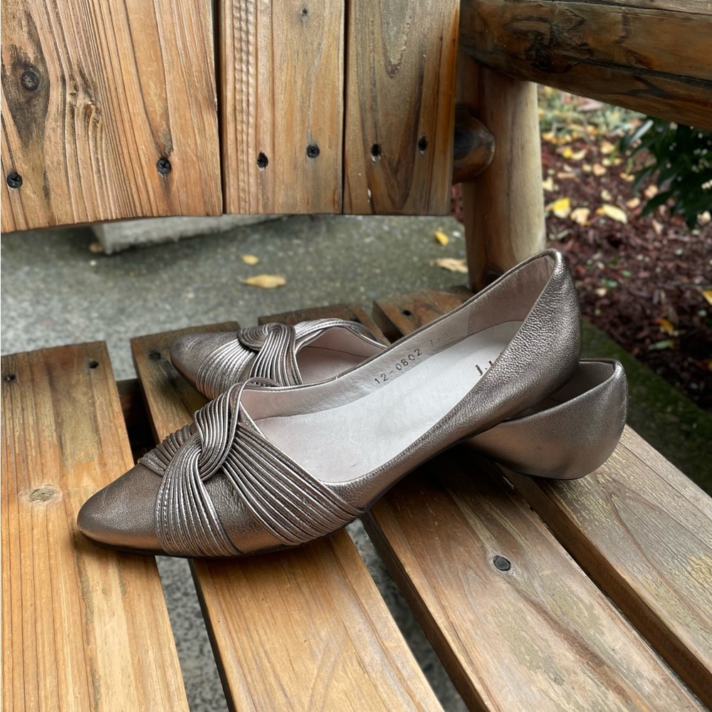 J. Jill Metallic Silver Pewter Leather Pointed Toe Flats Slip On Womens Size 7.5